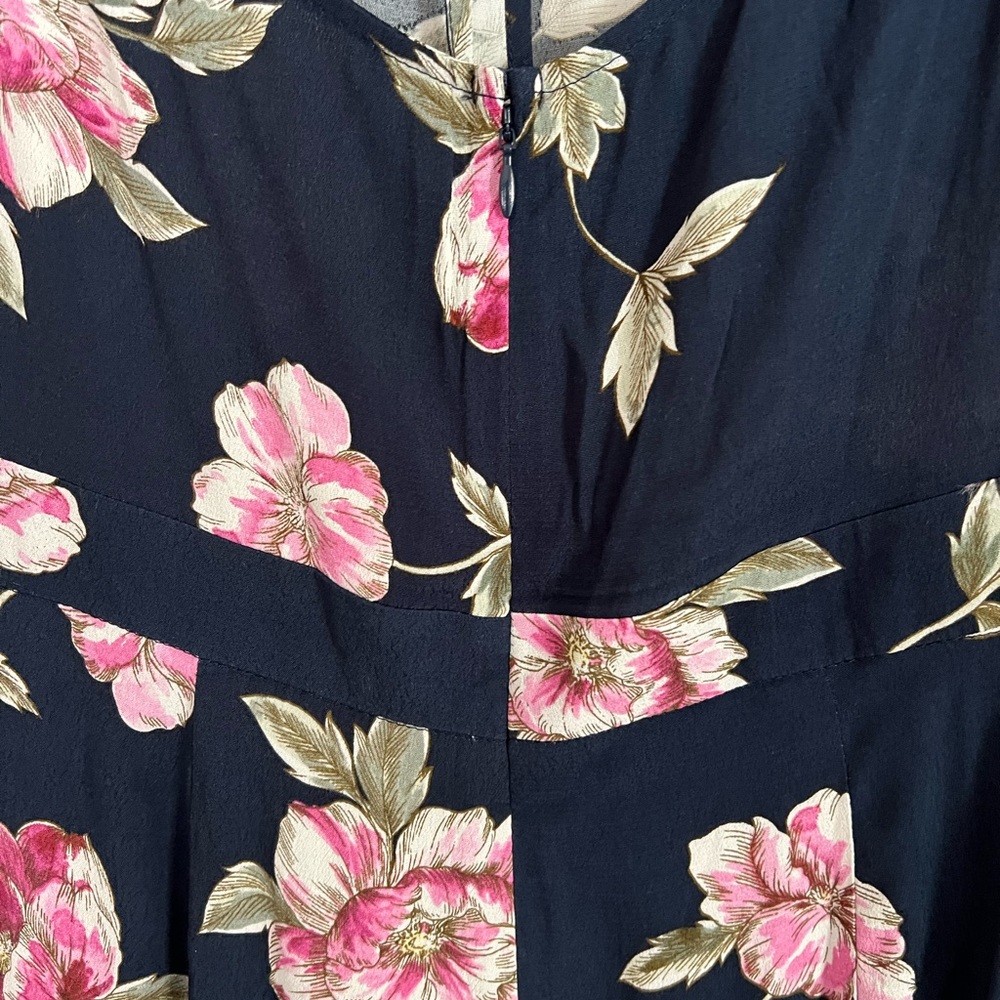Cupcakes & Cashmere Floral Navy backless Romper NWT - Picture 9 of 9